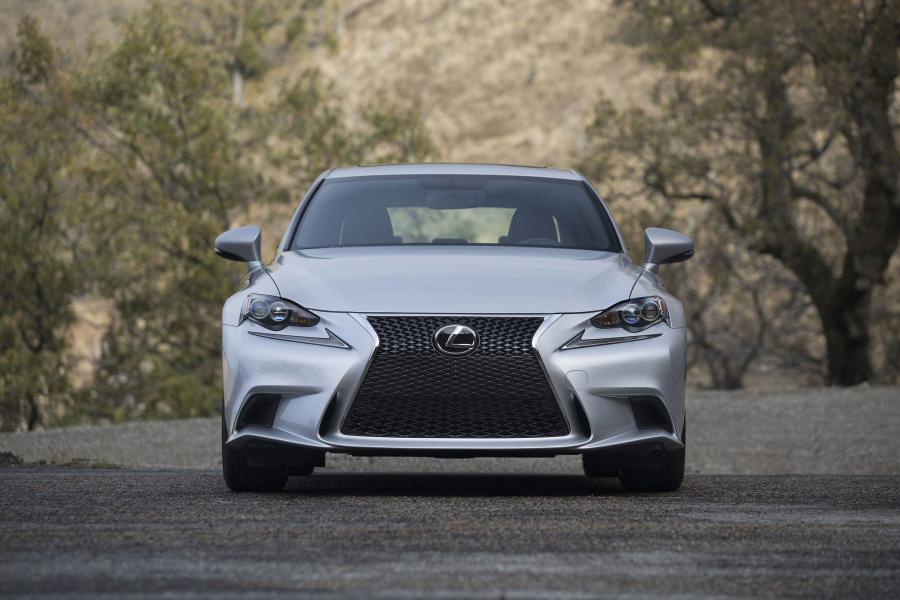  Lexus IS300 AWD F-Sport 2015 года  (фото 13 из 48)